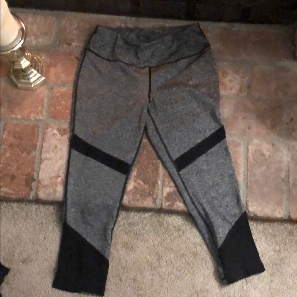 Cropped yoga pants